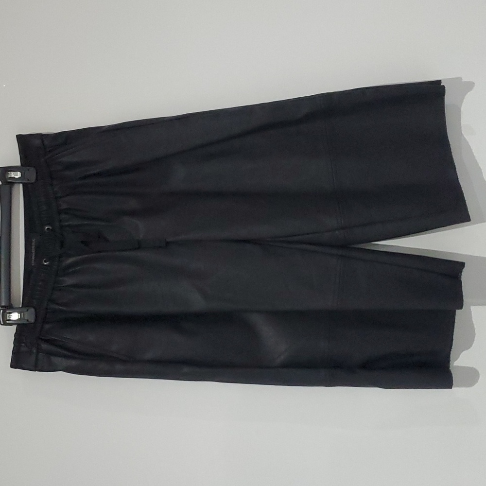 Banana Republic vegan leather wide leg culottes size 2P Waist 14.5"